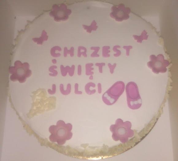 Tort śmietanowo-malinowy na chrzest
