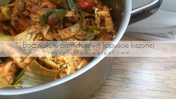 Boczniaki w pomidorowej kapuście kiszonej