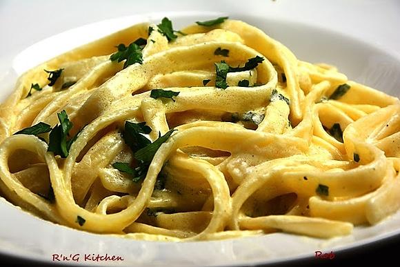 Makaron fettuccine Alfredo