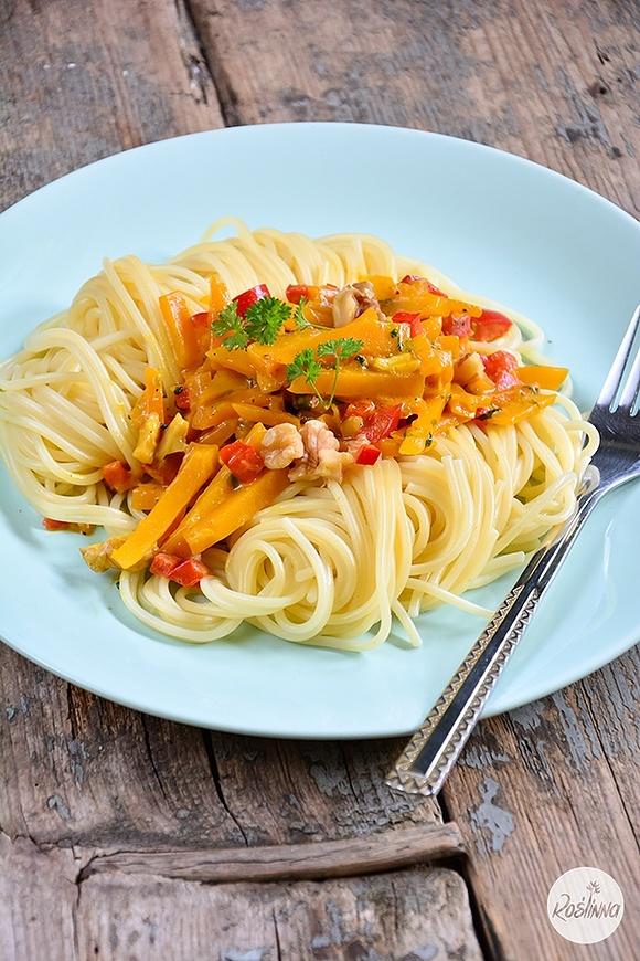 Spaghetti z dynią i kokosowym sosem