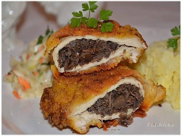 Kieszonki schabowe z pieczarkami, faszerowany kotlet schabowy