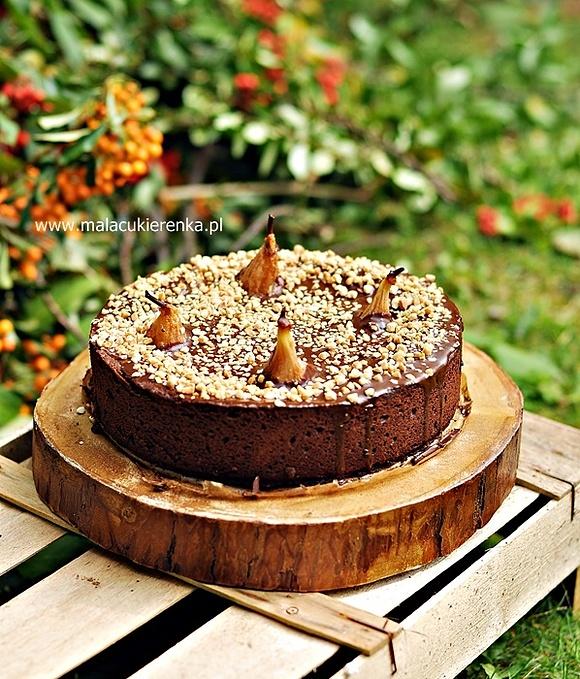 Czekoladowe ciasto z gruszkami i orzechami brownie