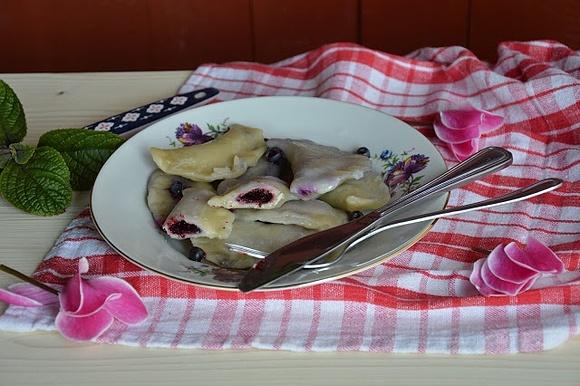 Pierogi pilzneńskie z borówkami - tradycyjny przepis województwa podkarpackiego