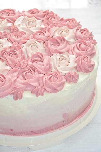 Malinowy tort ombre bez sztucznych barwników z kremem stracciatella