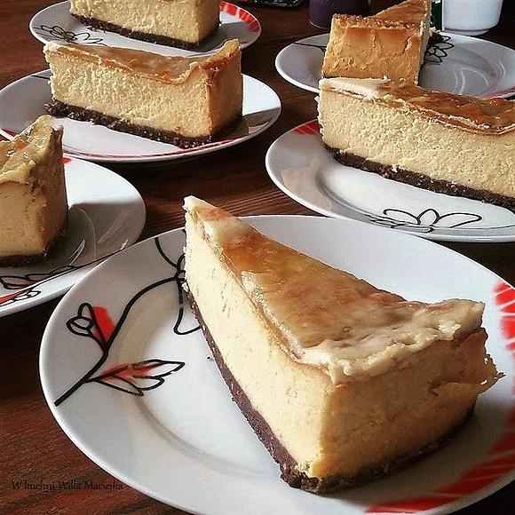 Sernik dyniowy na spodzie brownie