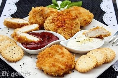 Kurczak pieczony w panierce z krakersów w marynacie jogurtowej