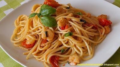 Spaghetti z krewetkami i pomidorkami