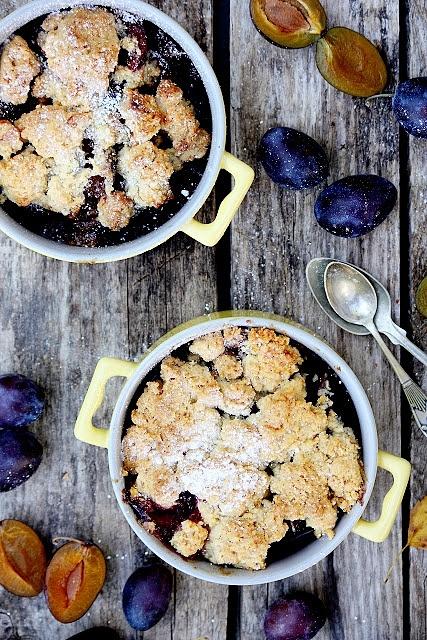 Cobbler z korzennymi śliwkami
