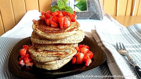 Placki chia z truskawkową salsą