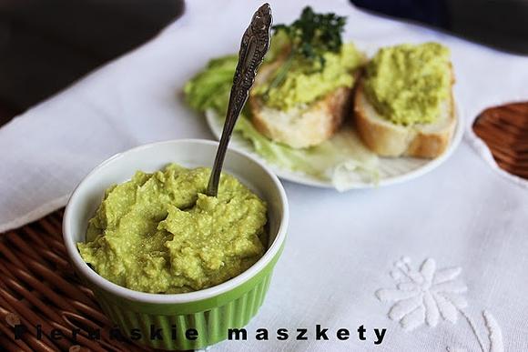 Zdrowa pasta kanapkowa z avocado i jajkiem