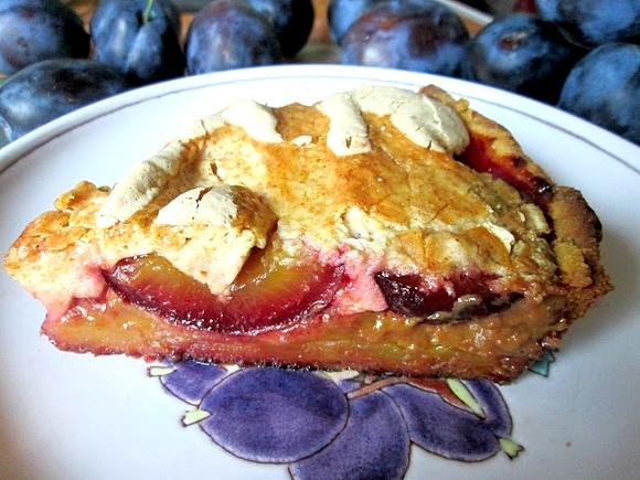 Tarta ze śliwkami i pianką na słodko