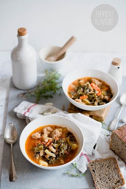 Ribollita – tradycyjna włoska zupa warzywna na chłodne dni