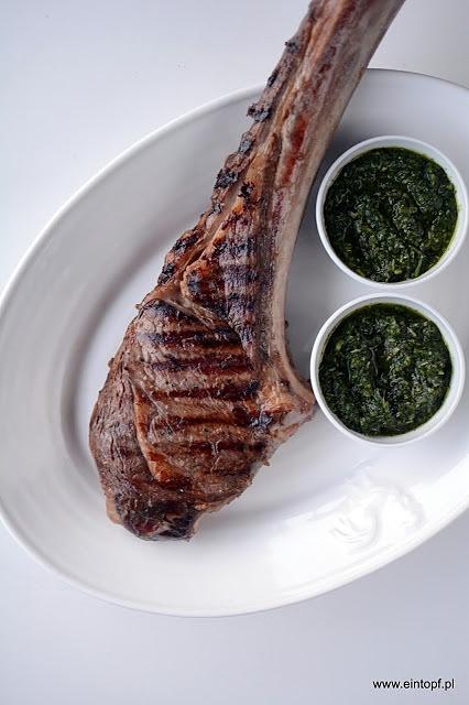 Stek wołowy tomahawk z sosem chimichurri