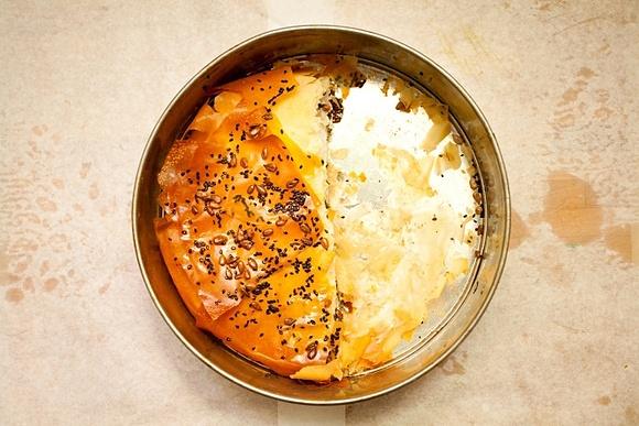 Ciasta filo ze świeżym szpinakiem, suszonymi pomidorami i serem feta