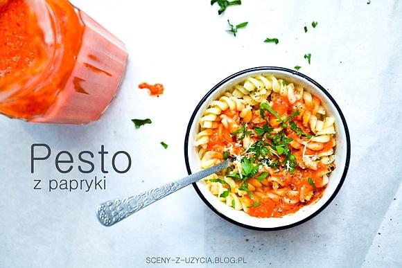 Paprykowe pesto z makaronem, bazylią i parmezanem