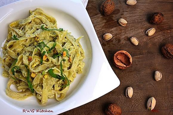 Tagliatelle z pistacjowym pesto