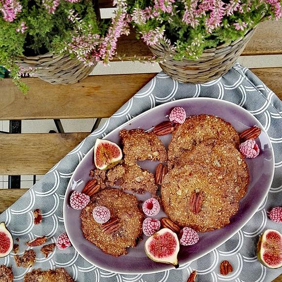 Bezglutenowe ciasteczka z orzechami pecan i czekoladą