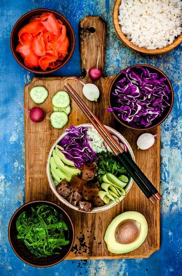 Hawajska tuna poke bowl