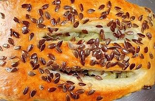 Drożdżówki z pieczarkami i młodą kapustą