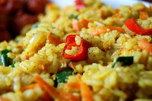 Chiński żółty ryż z curry
