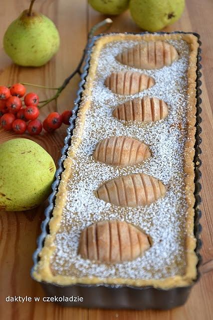 Tarta orzechowo-jogurtowa z gruszkami