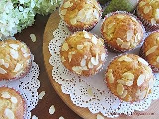Muffinki migdałowe z gruszką
