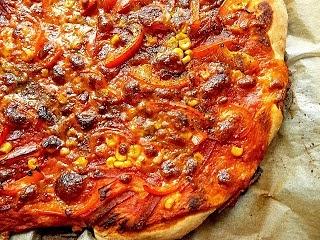 Idealna pizza domowa – jak upiec, by była miękka i smakowita