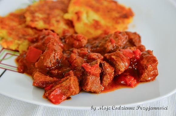 Gulasz wołowy pomidorowy