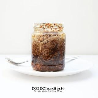 Czekoladowo-karmelowa jaglanka z kokosem w słoiku