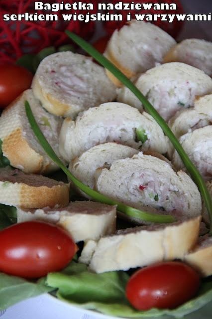 Bagietka nadziewana serkiem wiejskim i warzywami