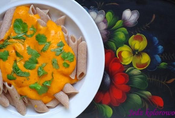 Sos z pieczonej dyni i papryki do makaronu wegański