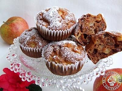 Otrębowe muffinki na białkach z jabłkami i rodzynkami