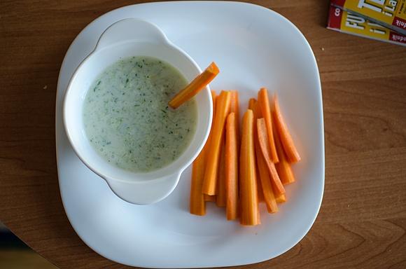 Paluszki marchewkowe z sosem tzatziki