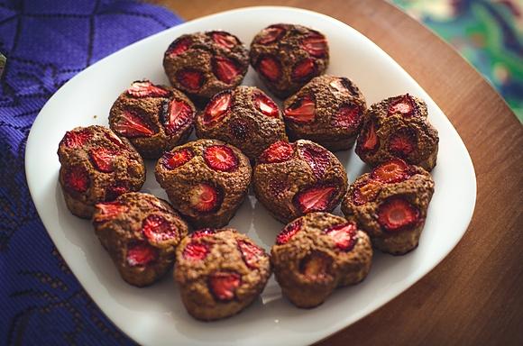 Owiane babeczki truskawkowe zdrowe bez glutenu cukru