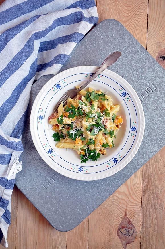 Makaron penne z pieczoną dynią i boczkiem