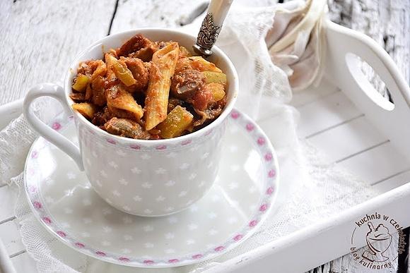 Potrawka mięsno-warzywna z makaronem penne