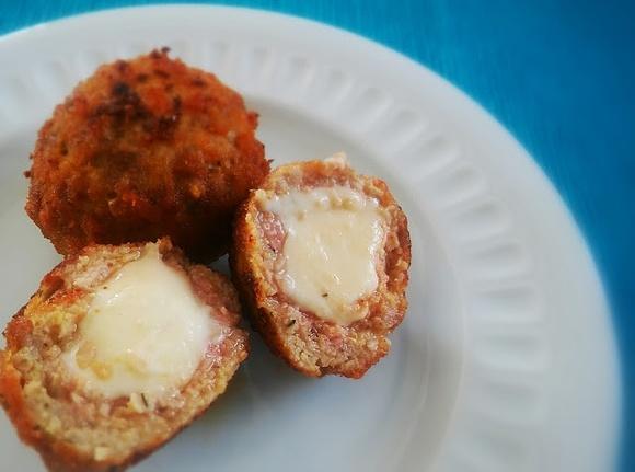 Mozzarella z mięsem mielonym
