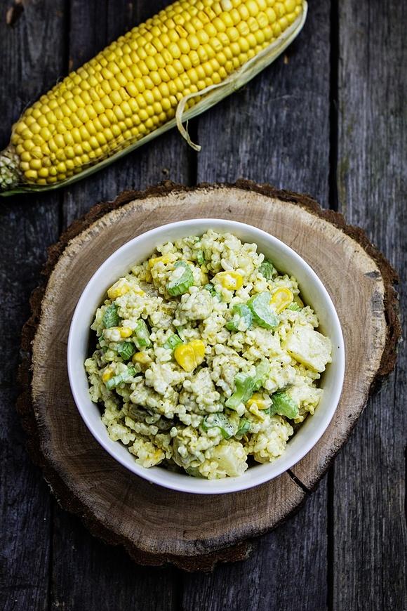 Sałatka z kaszą bulgur i kurczakiem curry