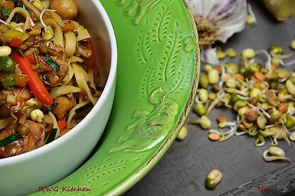 Chow mein z kurczakiem