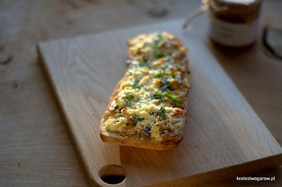 Zapiekanki - szybkie i tanie przekąski z pieczywa i pieczarek