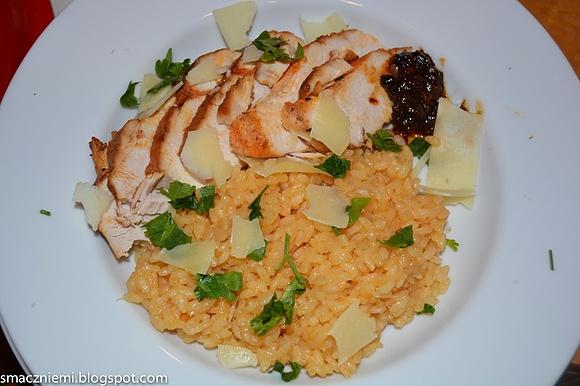Ryż a la risotto z filetem z kurczaka i karmelizowaną szalotką