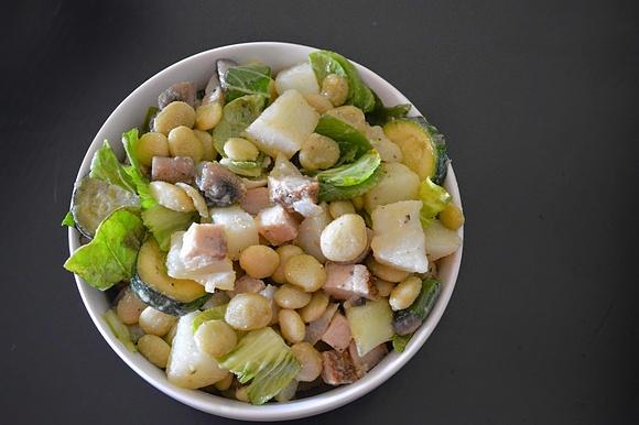 Sałatka z fasolą półksiężycową i bok choy
