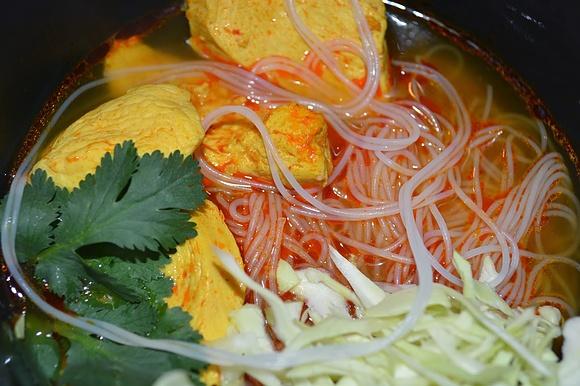 Zupa z czerwonym curry i kurczakiem