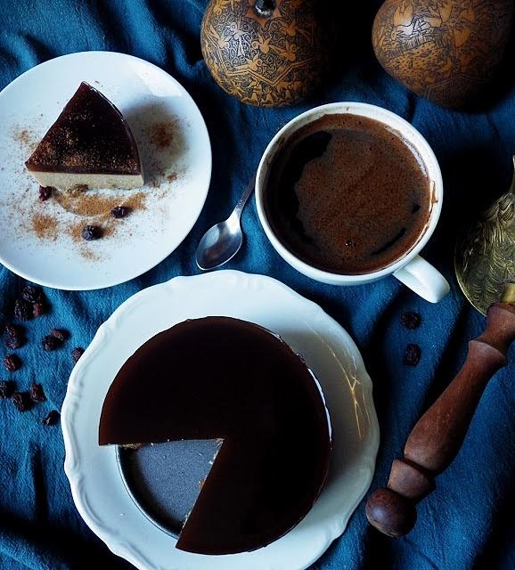 Kawowy mini torcik z quinoy bez pieczenia i glutenu