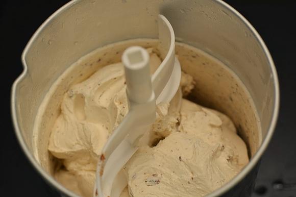 Domowe lody stracciatella bez jajek z czekoladą