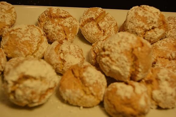 Amarettini migdałowe, chrupiące ciasteczka bez mąki i glutenu
