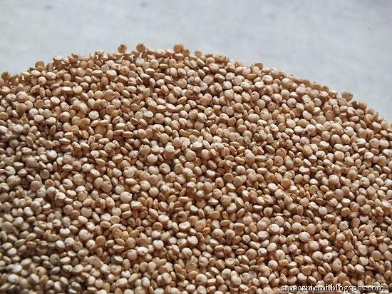Sałatka z quinoa i cukinii