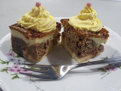 Wiśniowy sernik z ciastem czekoladowym