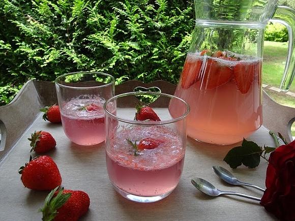 Lemoniada truskawkowa
