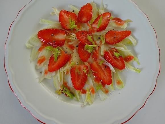 Carpaccio z truskawek i fenkułów